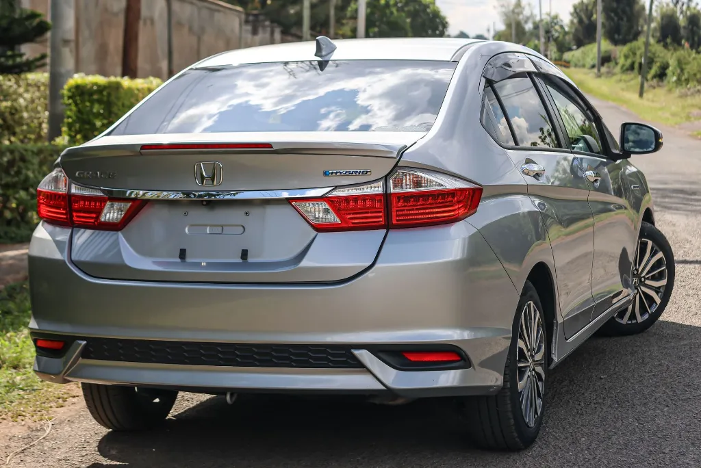 Honda Grace Hybrid 2018 for Sale in Kenya  Fuel-Efficient Hybrid Sedan (10).webp
