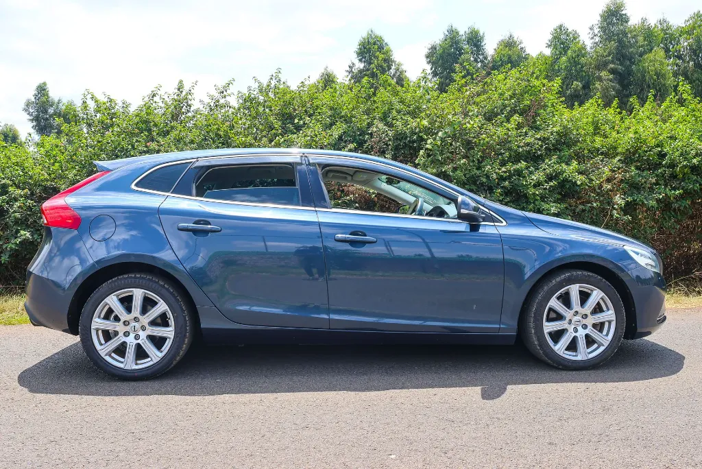 Volvo V40 T3 2018 for Sale in Kenya (9).webp