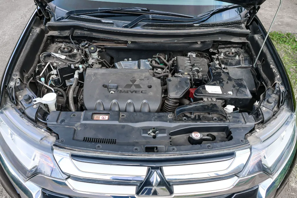 Mitsubishi Outlander 2017 (9).webp